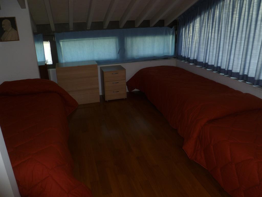 Nido Del Tadini Villa Lovere Room photo